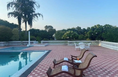 Gurugram Villa | Hi5 Stays Farm Gurgaon w/Huge Pool/PetLoving/Party