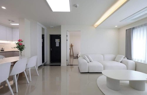 Goyang Villa | [AWESTAY201] Seoul near DMC/New, Full Option/Sleeps8/3BR,5Beds,1BA/Free Parking
