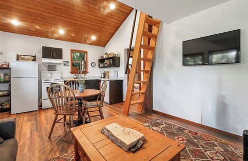 Campbell River House | The Grove Guest House~nNestled in a private and natural treed setting