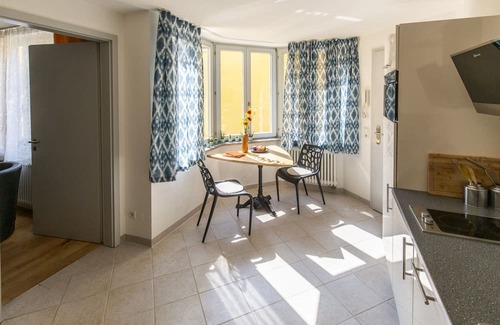 Stuhlinger Old Town Apartment | Apartment 'Topas' with Wi-Fi
