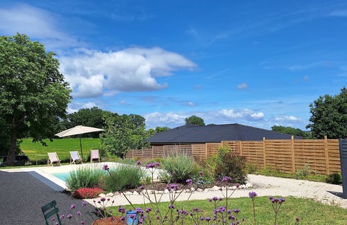 Auch House | House with swimming pool sleeps 13. A 15-minute walk from the historic center of Auch!