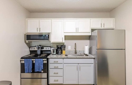 Sherwood Park Apartment | Charming studio apartment in awesome Huntsville near Redstone Arsenal