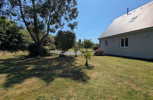 Mandeville-en-Bessin Ski Chalet | Beautiful vacation home sleeps 8, spacious. 12 min from the beaches