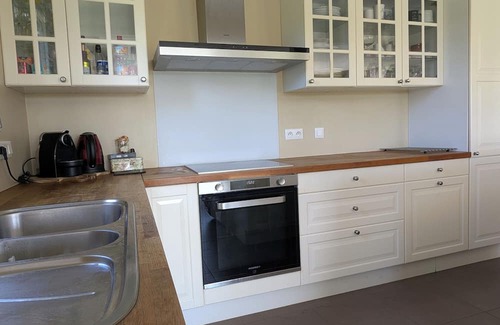 Mandeville-en-Bessin Ski Chalet | Beautiful vacation home sleeps 8, spacious. 12 min from the beaches