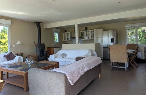 Mandeville-en-Bessin Ski Chalet | Beautiful vacation home sleeps 8, spacious. 12 min from the beaches