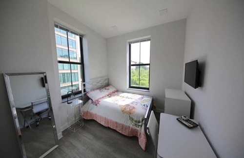 Downtown Apartment | 5BR 2BA Sleeps 10 Downtown Near CC/Theaters