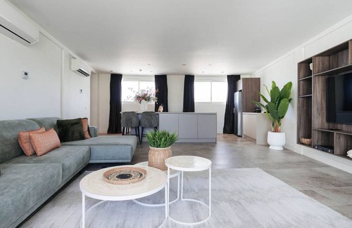 Willemstad Apartment | Beachfront 3BR Condo | 2 Mins to Mambo Beach by Bocobay