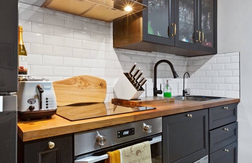 Semaphore Apartment | Peaceful Retreat Steps from Semaphore Beach