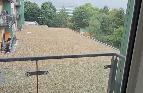 Hatfield Apartment | Central Hatfield | Free Parking | Sleeps up to 4 | With Balcony