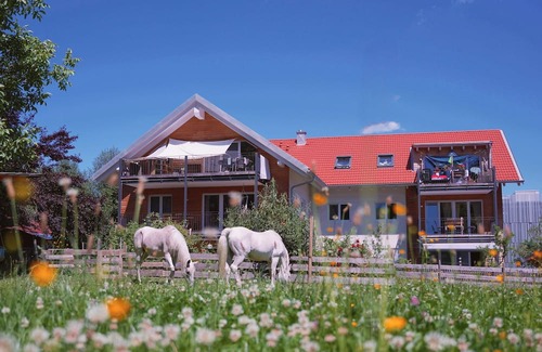 Kempten Apartment | Kempten Centrally located in the countryside: high-quality group accommodation with large terrace