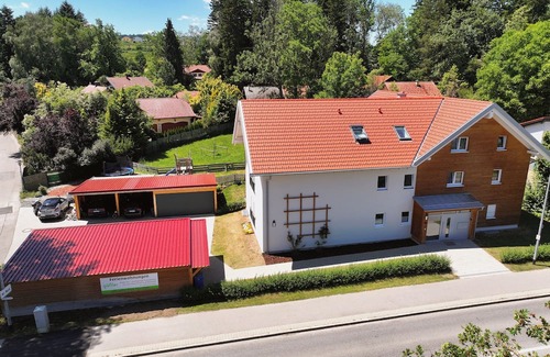 Kempten Apartment | Kempten Centrally located in the countryside: high-quality group accommodation with large terrace
