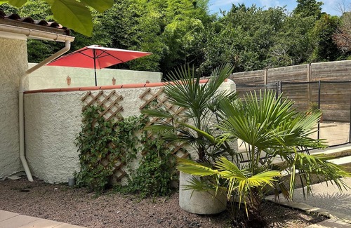 Bellerive-sur-Allier House | Charming detached house with swimming pool, set in lush greenery on the banks of the Allier.