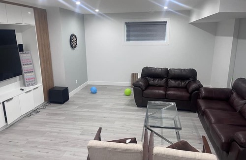 Southeast Edmonton House | Private Brand New Guest Suite