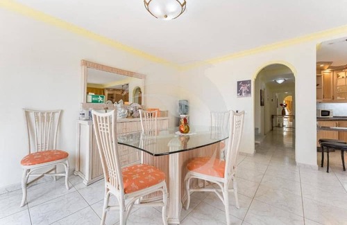 Arenas del Mar Apartment | El Médano Apartment with Breathtaking Pool Views