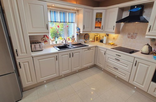 Coolaney House | Beautiful House in Co. Sligo with Private Bar, Pool Table & Guided Minivan Tours