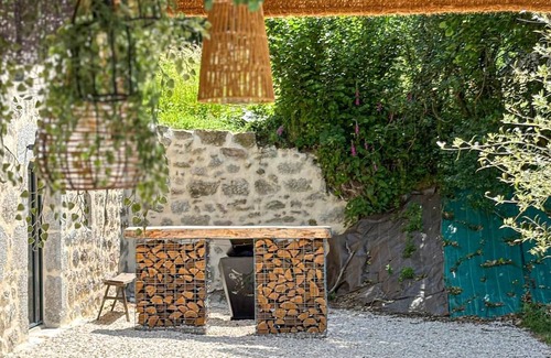 Alleyrat House | Beautiful home in Alleyrat with WiFi