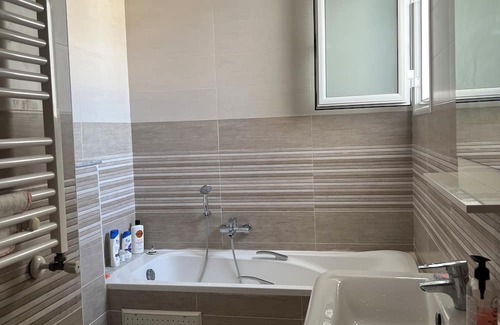 Bou Mhel el-Bassatine Apartment | Cool 2-bedroom apartment with AC in Bou Mhel el-Bassatine