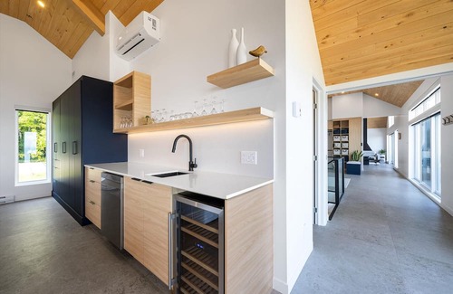 Petite-Riviere-Saint-Francois Ski Chalet | Mer et Mont 1223: Spa & River Views Near Le Massif