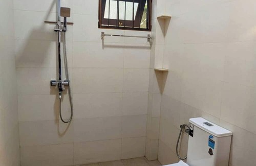 Dalupotha Apartment | 1-Bedroom House with Veranda and Free Parking