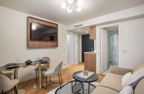 Porte-Saint-Martin Apartment | New apartment Center of Paris