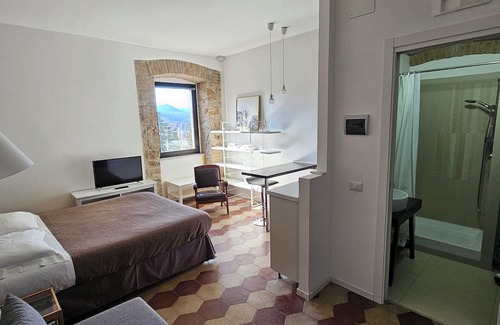 Potenza House | Quadruple Studio Double and Sofa Bed - Private Bathroom Inside