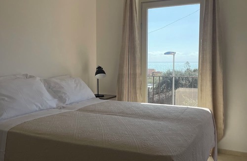 Cava dʼAliga Villa | A house on the bay of Cava d'Aliga, for a break between the sea and the hinterland.