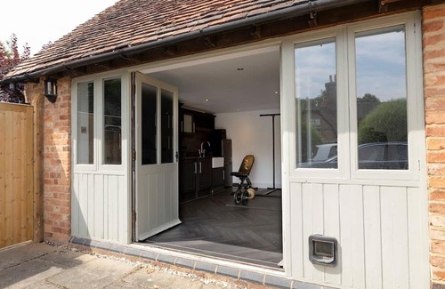 Rugby House | Swallow Fields Old Barn | Elegant Luxury Barn by Eason Stays