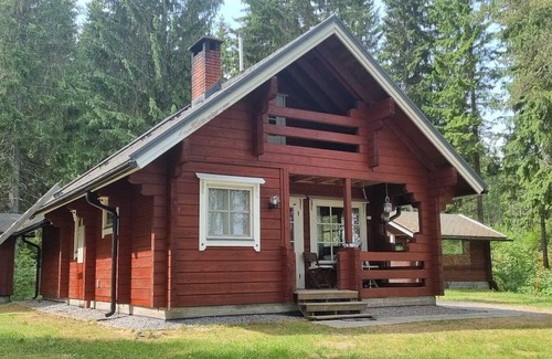 Hiukkajoki House | Red vacation home