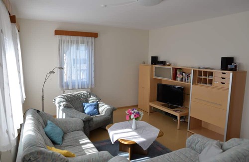 Gemarkung Laufen an der Eyach Apartment | Apartment '90 Qm' with Shared Terrace and Wi-Fi