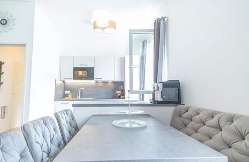 Donaustadt Apartment | Sweet 2BR & 1LR Stylish Apt, Around Donaustadt