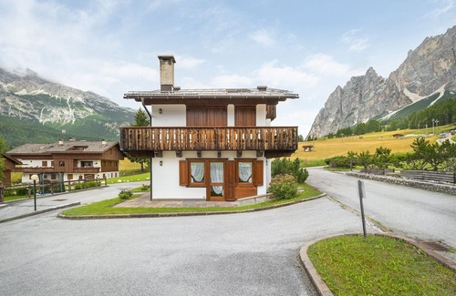 Cortina d'Ampezzo Apartment | Verocai Cozy Chalet
