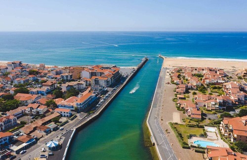 Soorts-Hossegor House | Holiday Home 'Near Hossegor Lake' with Private Terrace, Private Garden and Wi-Fi