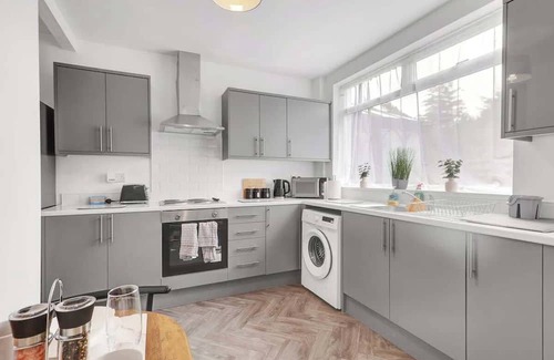 Durham House | 3 Bedroom House with Free Parking