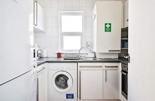 Leyton Apartment | That Cosy Stay Stylish Bed Apartment in Vibrant E10 WR22A