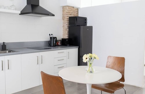 El Pilar Apartment | Charming 1-bedroom apartment in lovely València with WiFi, AC