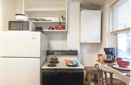 Pittsburgh Apartment | nGreat Apartment minutes from Downtown Pittsburgh! Hassle free check-in & Wi-Fi.