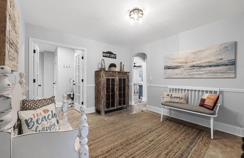 Little River House | River’s Rest: Stunning 7br House on the Water