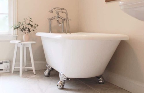 Fayetteville Apartment | In-Law Suite w/Kitchenette, Clawfoot Tub