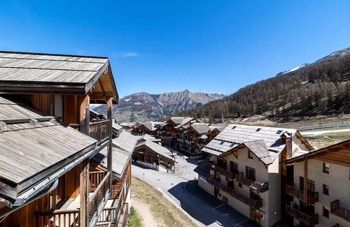 Les Orres Apartment | Les Chalets De Bois Méan - A - Beautiful mountain apartment in the Orres 1800