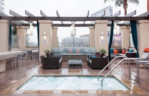 Westwood Apartment | 3 bed, 3 full bath Apt on the Wilshire Corridor