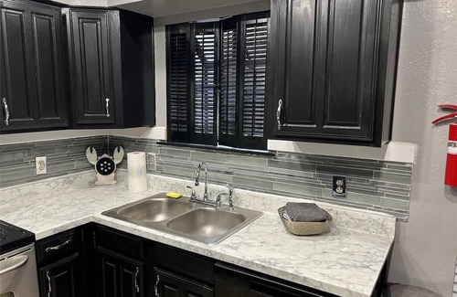 Shreveport Condo | 2-bedroom condo in lovely Shreveport with WiFi, AC