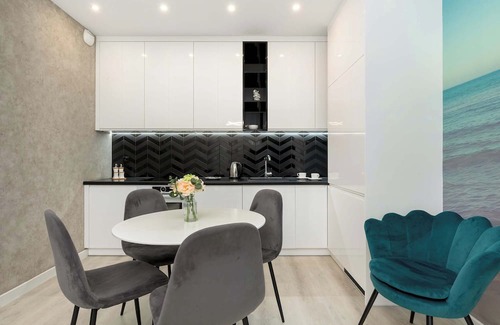 Zaspa Apartment | Hallera 132 Gdansk | Chic Apartment for 4 Guests | Balcony | Parking