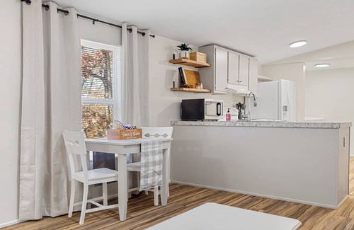Cookson House | CUTE Hidden Gem! 2 BEDROOM-3 minutes from the Cookson Bend Marina. GREAT VIEW!