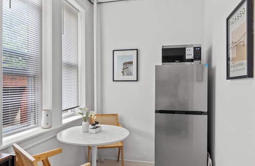 The Heights Apartment | Modern Studio + Free Parking Near NYC