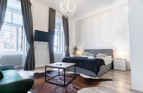 Mariahilf Hotel | Affordable Hotel Room with City view | Mariahilfer