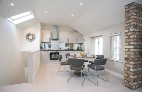 Ballsbridge Apartment | 3 Bedroom Apartment In the heart of Dublin 4