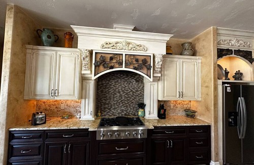 Lakeport House | Spacious 6-bedroom Tuscan style on 18 acres in Lakeport with WiFi, Pool, Gated