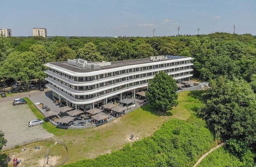 Wageningen House | Lux Retreat w/Onsite Dining, Serene Views & Spa Access | Close to Nature Parks
