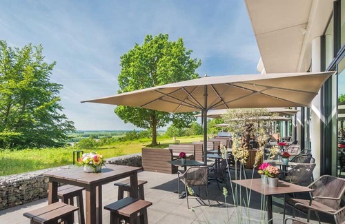 Wageningen House | Serene Hideaway w/Spa, Gym & Onsite Dining | Outdoor Adventure & Local Landmarks