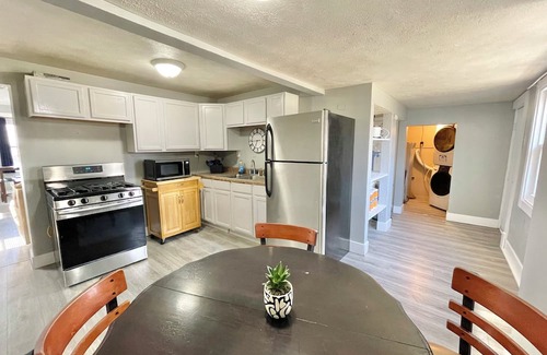Herrin House | Seventeenth Street 2-bedroom 1 bath house with AC, WiFi in Herrin